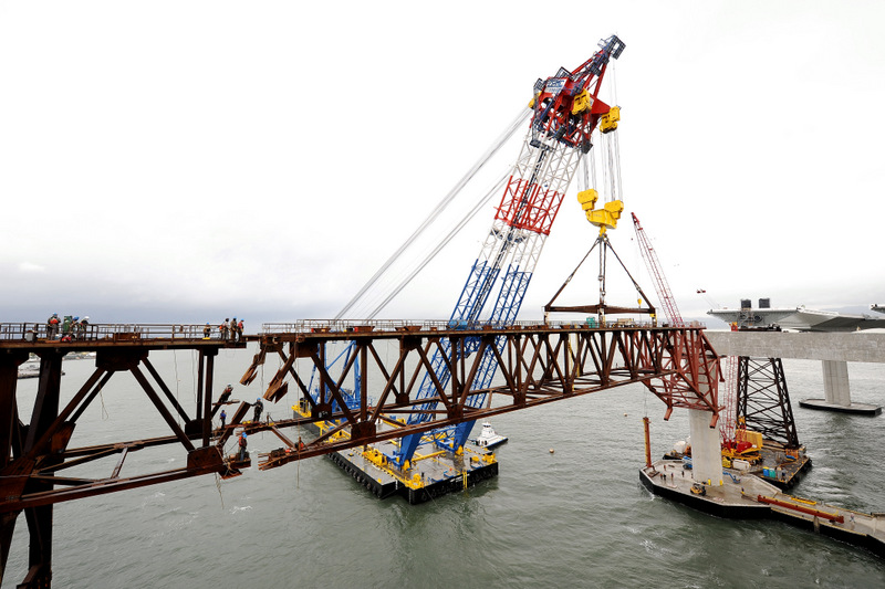 Illustration for article titled An Up-Close Look at the Monumental Task of Building a Bridge